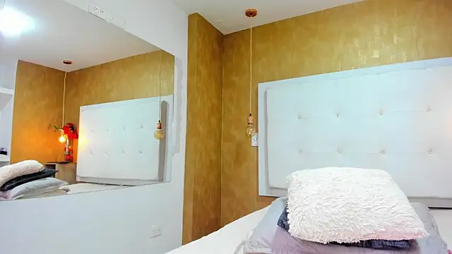 Snapshot of Milaspetite chatting on 02/25/26, 08:07 Milaspetite online show from 02/25/26, 08:07