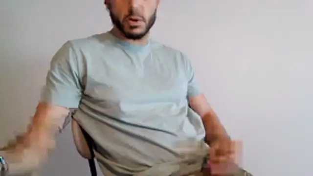 Snapshot of Strokeking4u chatting on 12/22/25, 02:47 Strokeking4u online show from 12/22/25, 02:47