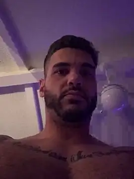 Snapshot of Strokeking4u chatting on 12/23/25, 07:50 Strokeking4u online show from 12/23/25, 07:50