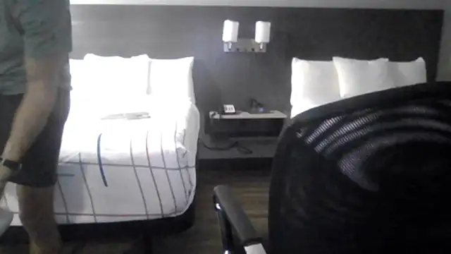 Snapshot of Strokeking4u chatting on 02/18/26, 08:21 Strokeking4u online show from 02/18/26, 08:21