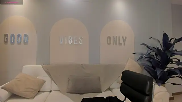 MiaFarrell  online show from 01/31/25, 07:18