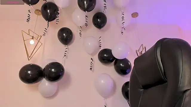 MiaFarrell  online show from 11/10/25, 06:29