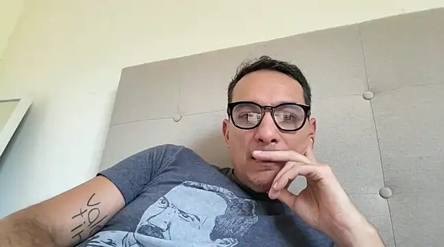 Snapshot of alex_ruiz85 chatting on 03/05/25, 05:18 alex ruiz85 online show from 03/05/25, 05:18