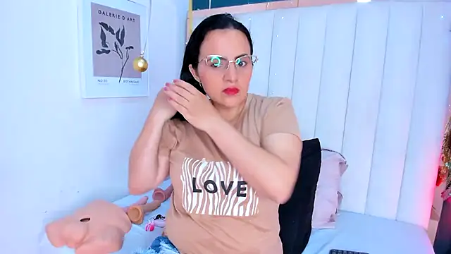 africa holmes online show from 02/04/26, 02:17