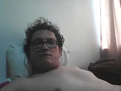 Snapshot of Bombi22 chatting on 11/24/25, 05:23 Bombi22 online show from 11/24/25, 05:23
