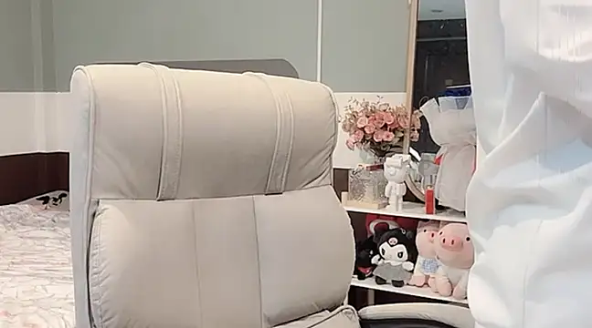 Snapshot of Eva-Public chatting on 02/07/25, 03:41 Eva-Public online show from 02/07/25, 03:41