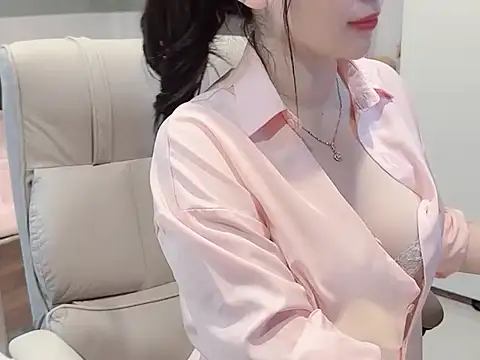 Snapshot of Eva-Public chatting on 09/16/25, 06:14 Eva-Public online show from 09/16/25, 06:14