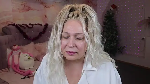 Snapshot of Penelope_Pinky chatting on 12/28/24, 05:14 Penelope Pinky online show from 12/28/24, 05:14