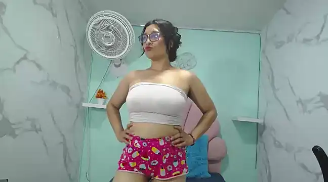 Snapshot of karime_sexygirl chatting on 01/16/25, 08:25 karime sexygirl online show from 01/16/25, 08:25