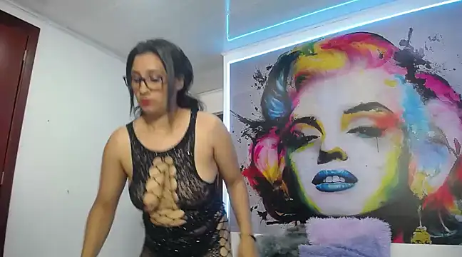 Snapshot of karime_sexygirl chatting on 01/17/25, 04:04 karime sexygirl online show from 01/17/25, 04:04