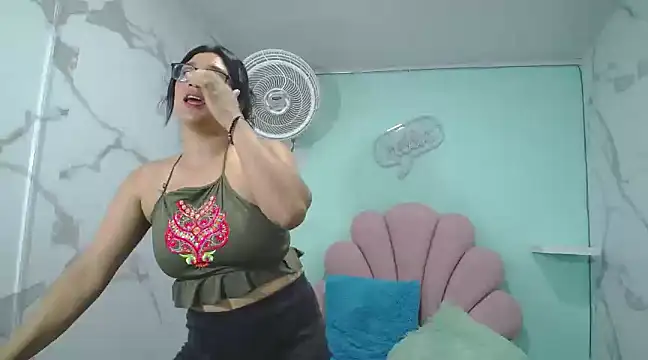 Snapshot of karime_sexygirl chatting on 01/19/25, 05:18 karime sexygirl online show from 01/19/25, 05:18