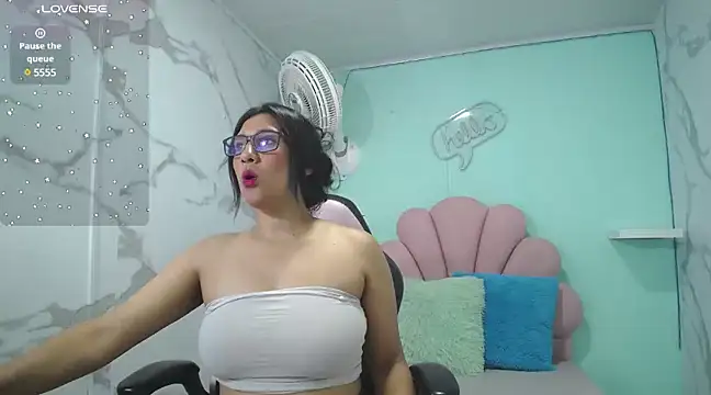 Snapshot of karime_sexygirl chatting on 01/28/25, 12:00 karime sexygirl online show from 01/28/25, 12:00