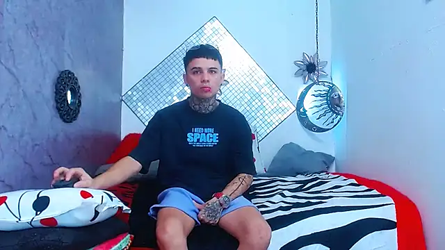 Snapshot of exotic_hot_couple chatting on 02/24/25, 09:09 exotic hot couple online show from 02/24/25, 09:09