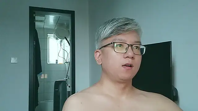 Snapshot of leoUSIR chatting on 09/17/25, 08:49 leoUSIR online show from 09/17/25, 08:49