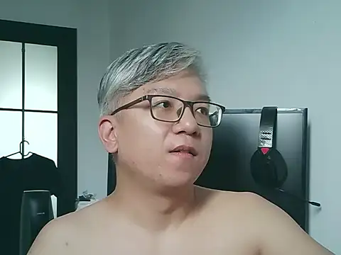 Snapshot of leoUSIR chatting on 09/22/25, 06:26 leoUSIR online show from 09/22/25, 06:26