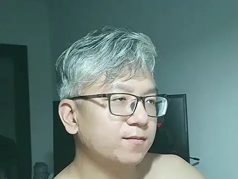 Snapshot of leoUSIR chatting on 09/23/25, 05:27 leoUSIR online show from 09/23/25, 05:27