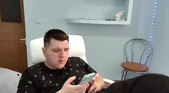 Snapshot of JasonJacks chatting on 02/04/25, 12:11 JasonJacks online show from 02/04/25, 12:11