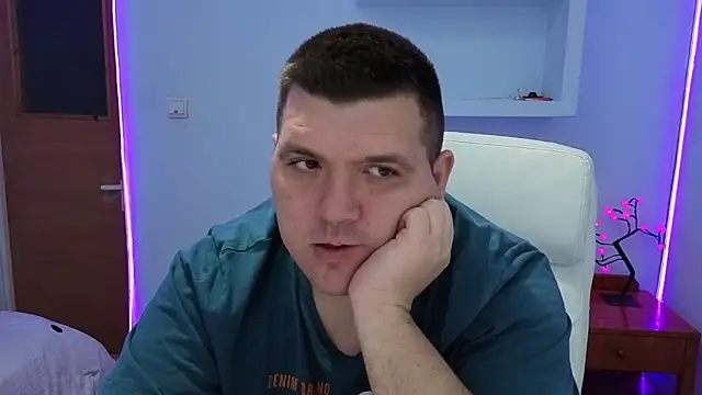 Snapshot of JasonJacks chatting on 09/15/25, 02:33 JasonJacks online show from 09/15/25, 02:33