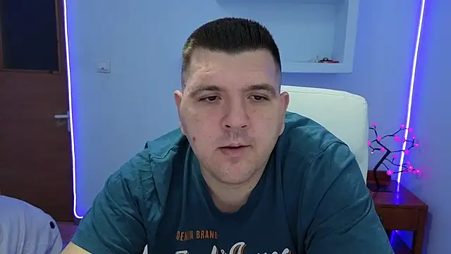 Snapshot of JasonJacks chatting on 10/08/25, 02:42 JasonJacks online show from 10/08/25, 02:42