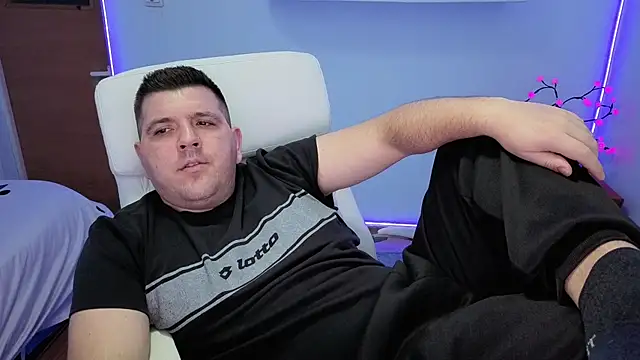 Snapshot of JasonJacks chatting on 10/11/25, 03:32 JasonJacks online show from 10/11/25, 03:32