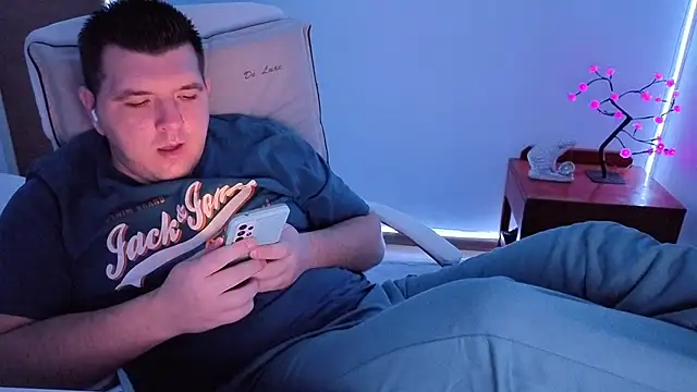 Snapshot of JasonJacks chatting on 10/25/25, 04:31 JasonJacks online show from 10/25/25, 04:31