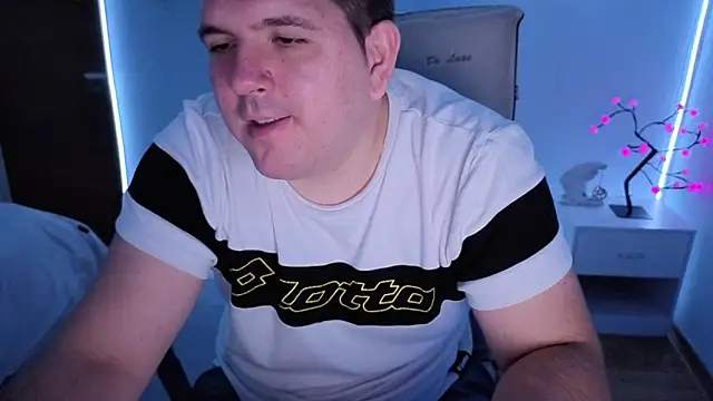 Snapshot of JasonJacks chatting on 11/02/25, 04:04 JasonJacks online show from 11/02/25, 04:04