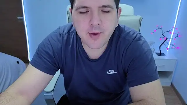 Snapshot of JasonJacks chatting on 11/05/25, 03:28 JasonJacks online show from 11/05/25, 03:28