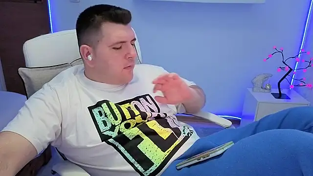 Snapshot of JasonJacks chatting on 11/18/25, 06:07 JasonJacks online show from 11/18/25, 06:07