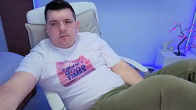 Snapshot of JasonJacks chatting on 11/20/25, 04:01 JasonJacks online show from 11/20/25, 04:01