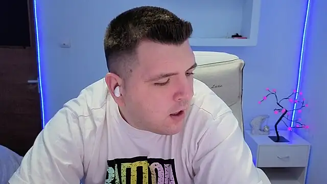 Snapshot of JasonJacks chatting on 12/14/25, 04:29 JasonJacks online show from 12/14/25, 04:29