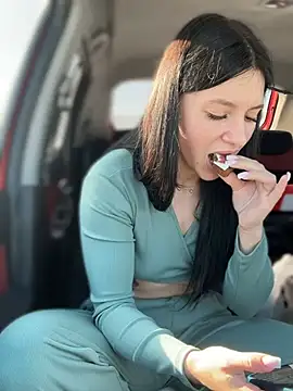 Snapshot of JulliaVegas chatting on 02/25/25, 05:41 JulliaVegas online show from 02/25/25, 05:41