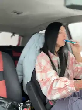 Snapshot of JulliaVegas chatting on 03/05/25, 02:03 JulliaVegas online show from 03/05/25, 02:03