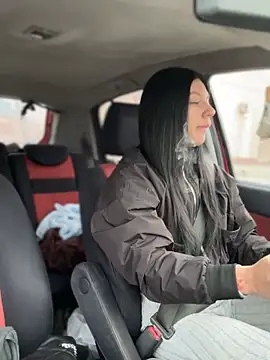 Snapshot of JulliaVegas chatting on 03/23/25, 01:31 JulliaVegas online show from 03/23/25, 01:31