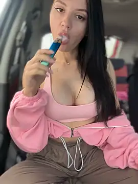 Snapshot of JulliaVegas chatting on 09/18/25, 01:40 JulliaVegas online show from 09/18/25, 01:40