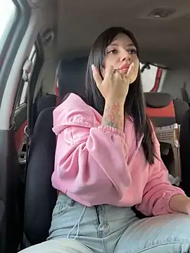 Snapshot of JulliaVegas chatting on 10/22/25, 02:01 JulliaVegas online show from 10/22/25, 02:01