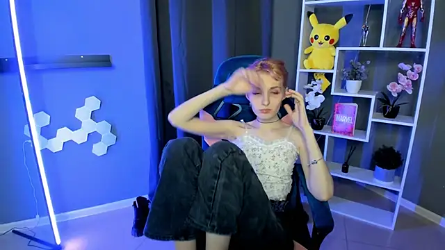 AlmeWood online show from 12/21/24, 06:23