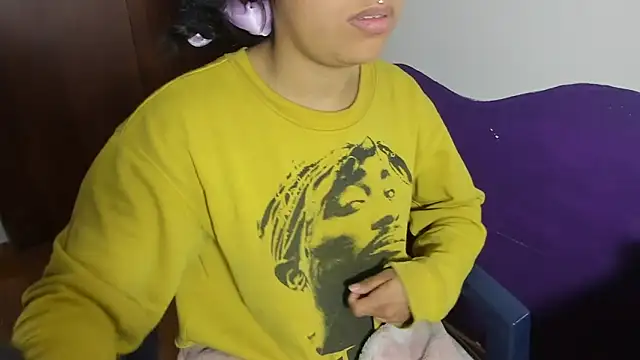 Snapshot of Natymontiell_ chatting on 12/21/24, 01:21 Natymontiell online show from 12/21/24, 01:21