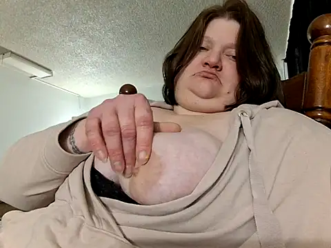 chrissybear84 online show from 03/12/25, 05:17