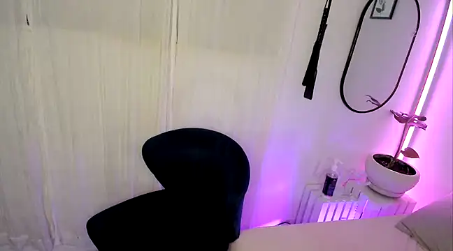 Snapshot of AaliyahLaylah chatting on 12/15/24, 06:29 AaliyahLaylah online show from 12/15/24, 06:29