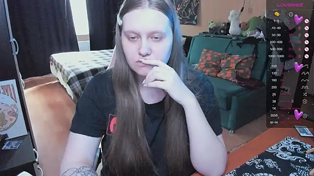 Alice Dreamgirl  online show from 04/22/26, 12:18