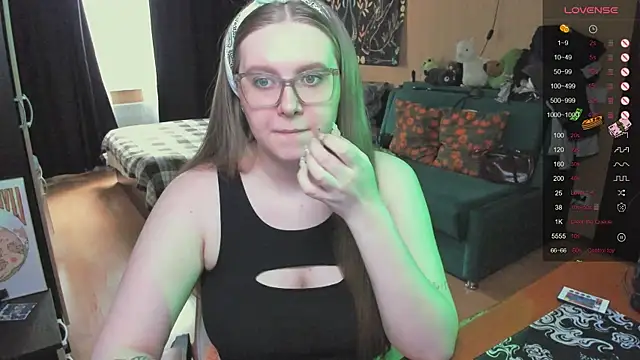 Alice Dreamgirl  online show from 04/23/26, 12:29