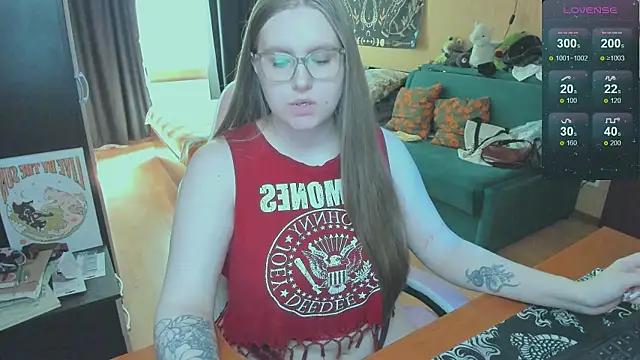 Alice Dreamgirl  online show from 06/08/26, 12:38