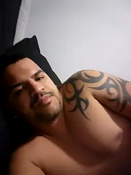 Snapshot of Latino2909 chatting on 12/15/24, 10:50 Latino2909 online show from 12/15/24, 10:50