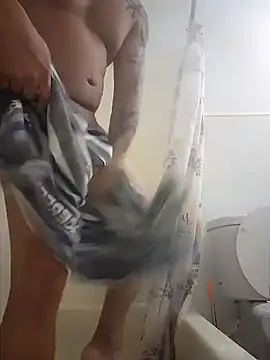 Snapshot of Latino2909 chatting on 12/19/24, 01:39 Latino2909 online show from 12/19/24, 01:39