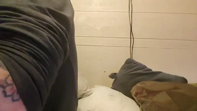 Huntzg23 online show from 02/15/26, 07:51