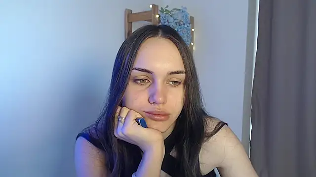 IrinaShayk18 online show from 01/03/25, 08:32