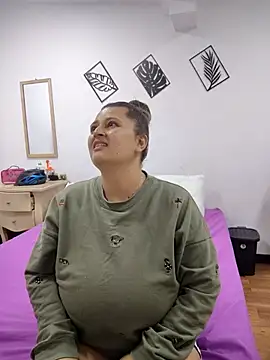 Miss balloonsmila online show from 03/04/25, 11:11