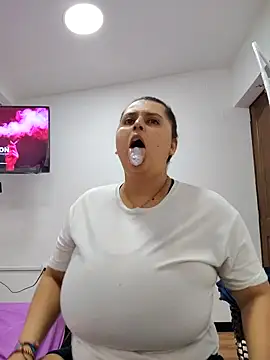 Miss balloonsmila online show from 11/30/25, 03:10