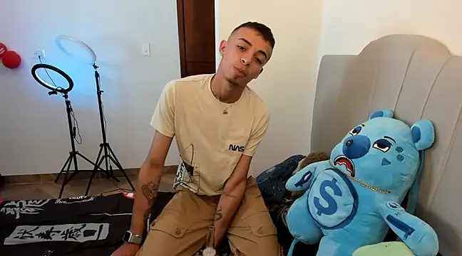 Snapshot of twink_latino5 chatting on 12/21/24, 02:09 twink latino5 online show from 12/21/24, 02:09