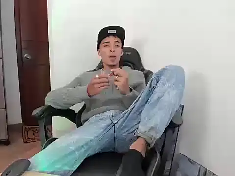 Snapshot of twink_latino5 chatting on 03/13/25, 10:32 twink latino5 online show from 03/13/25, 10:32